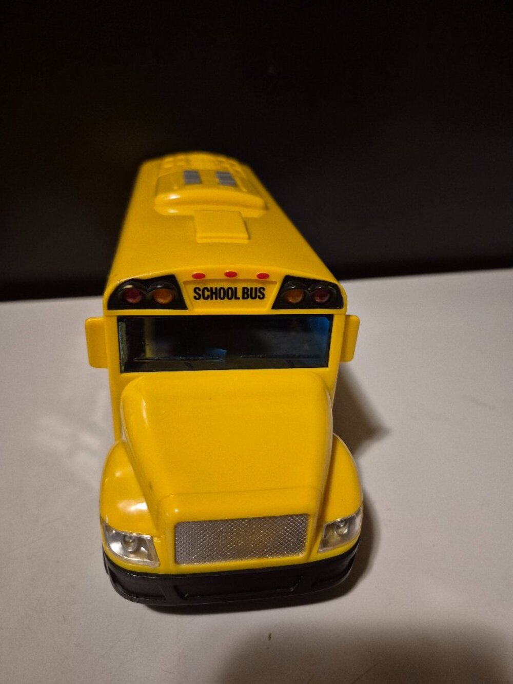 MAXX ACTION 1/25TH SCALE SCHOOL BUS